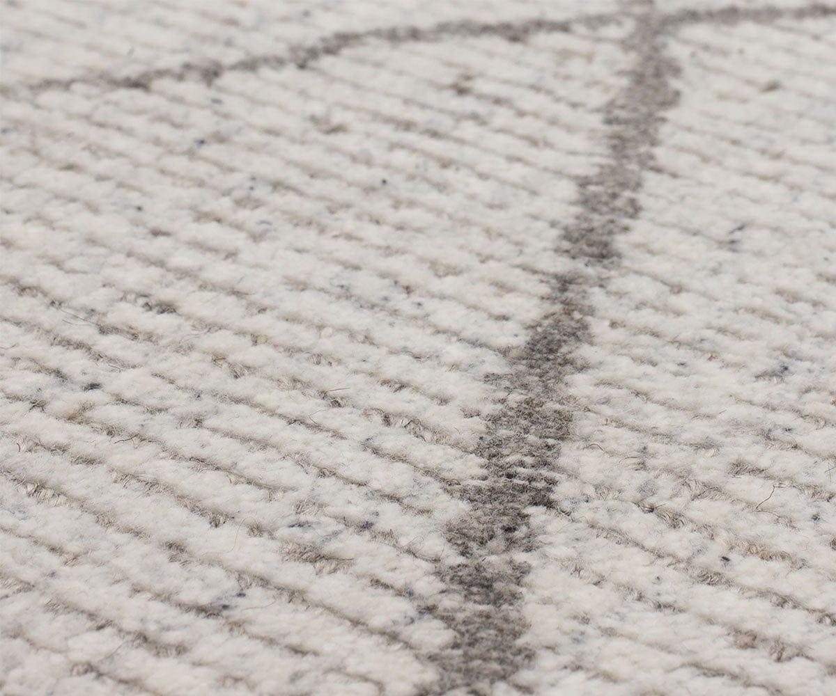 Karastan Tangier Tribal Diamond Rug - Silver - Image 4